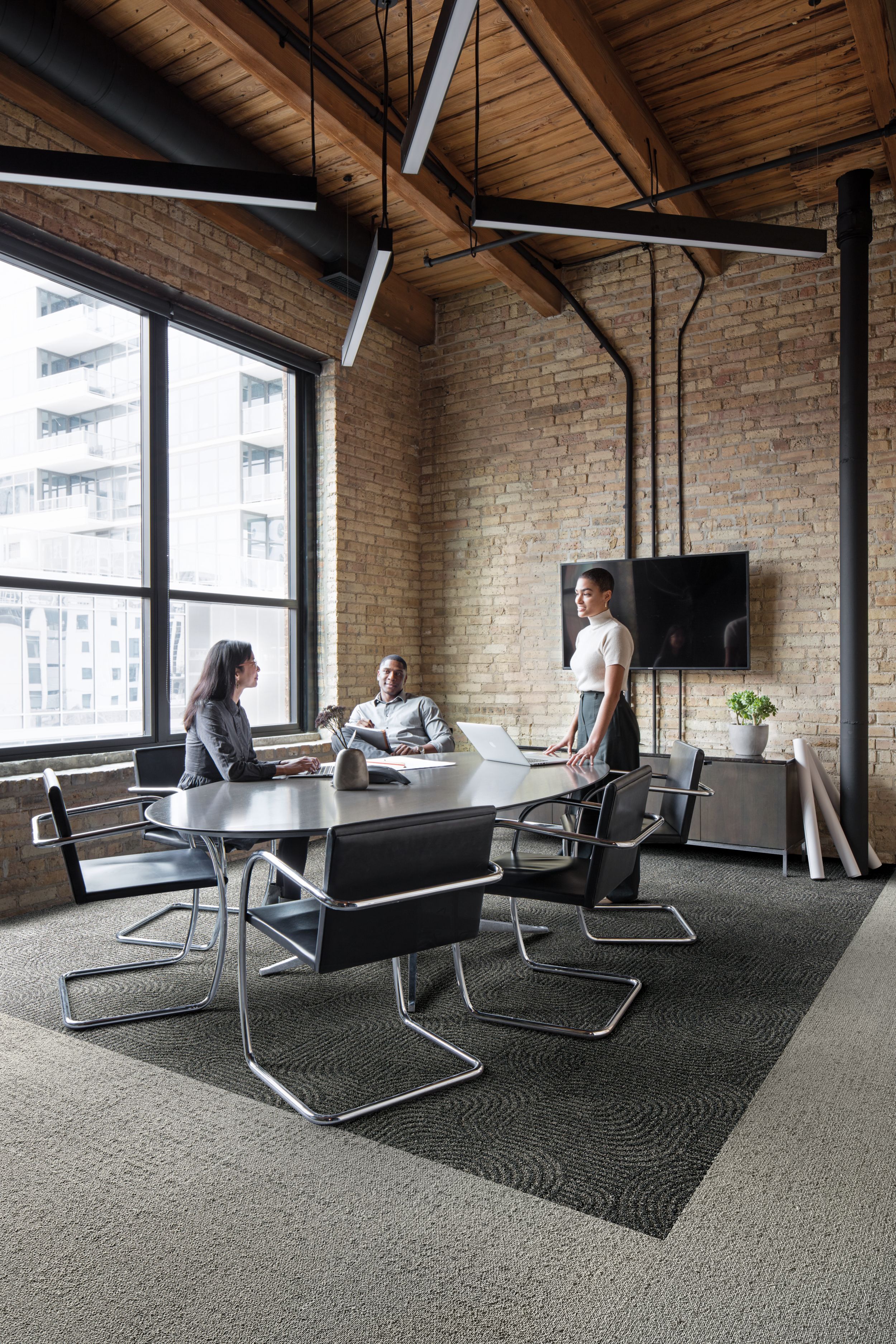 Interface Step it Up and Step This Way carpet tile in meeting area  numéro d’image 6